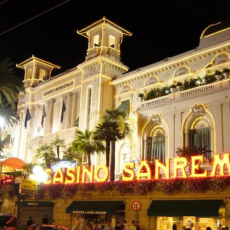 La Pace, Il Sole, Il Mare - Sanremo Casa Indipendente Vista Mare, Posto Auto Privato, Ampio Spazio Esterno Attrezzato, A Pochi Minuti Dalle Spiagge Luaran gambar