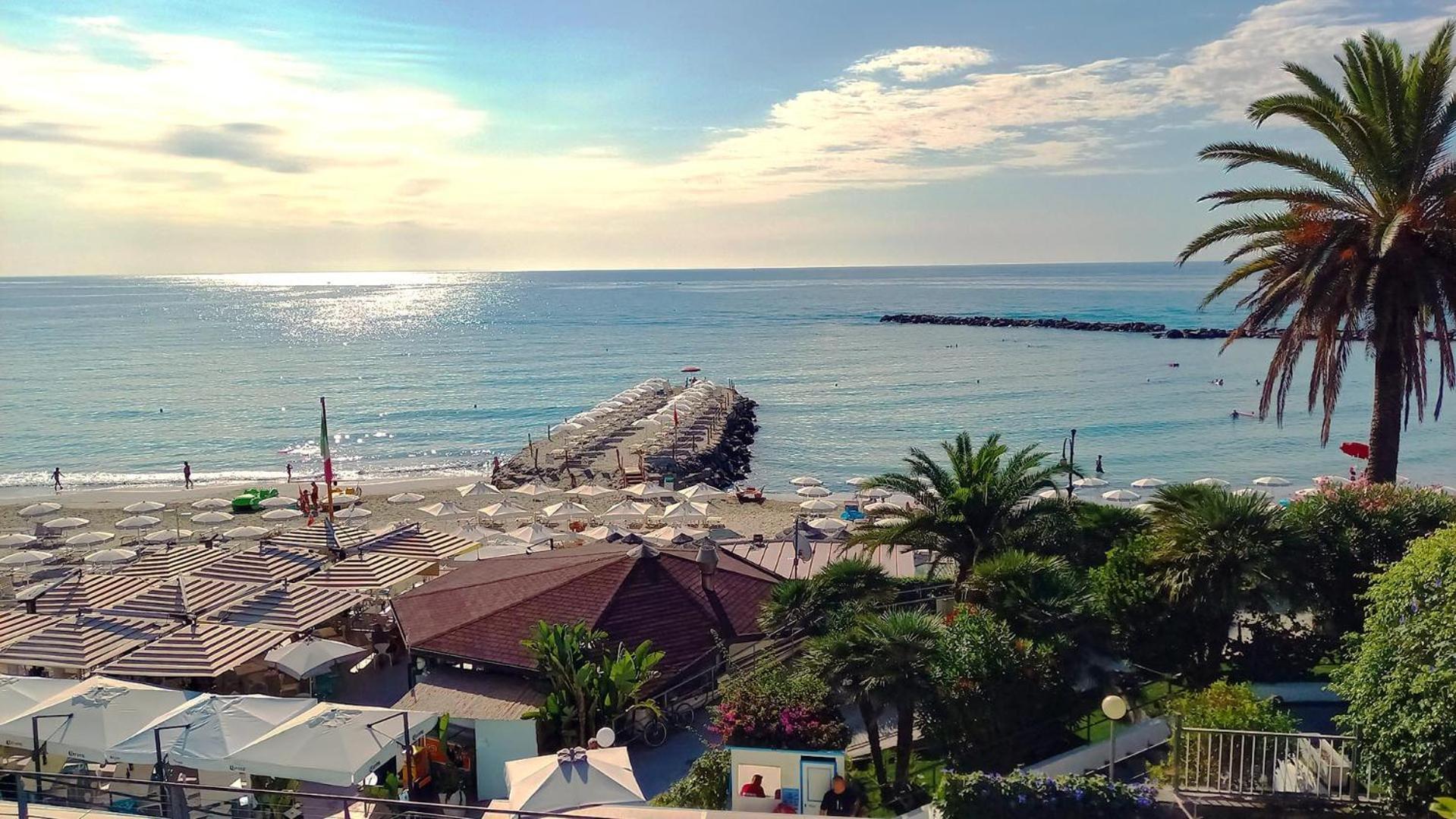 La Pace, Il Sole, Il Mare - Sanremo Casa Indipendente Vista Mare, Posto Auto Privato, Ampio Spazio Esterno Attrezzato, A Pochi Minuti Dalle Spiagge Luaran gambar