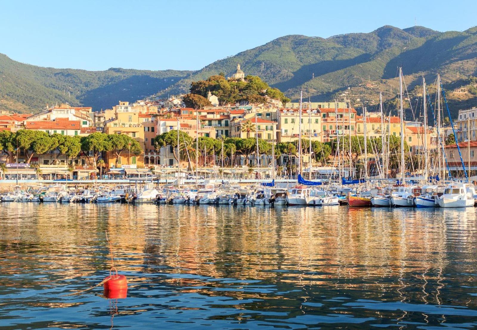 La Pace, Il Sole, Il Mare - Sanremo Casa Indipendente Vista Mare, Posto Auto Privato, Ampio Spazio Esterno Attrezzato, A Pochi Minuti Dalle Spiagge Luaran gambar