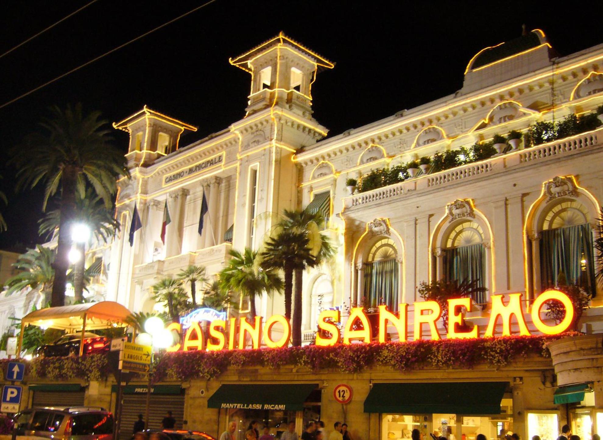La Pace, Il Sole, Il Mare - Sanremo Casa Indipendente Vista Mare, Posto Auto Privato, Ampio Spazio Esterno Attrezzato, A Pochi Minuti Dalle Spiagge Luaran gambar