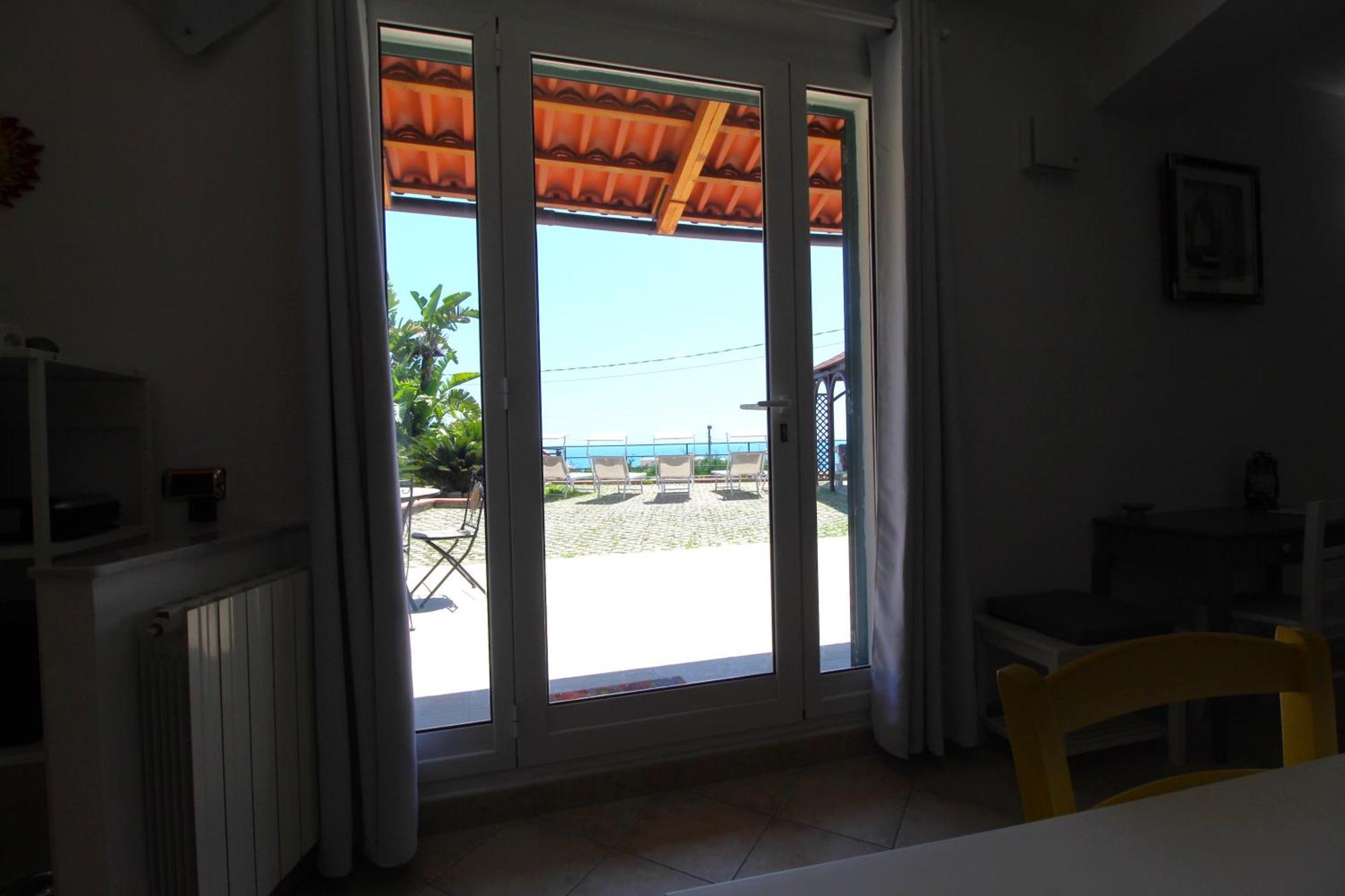 La Pace, Il Sole, Il Mare - Sanremo Casa Indipendente Vista Mare, Posto Auto Privato, Ampio Spazio Esterno Attrezzato, A Pochi Minuti Dalle Spiagge Luaran gambar