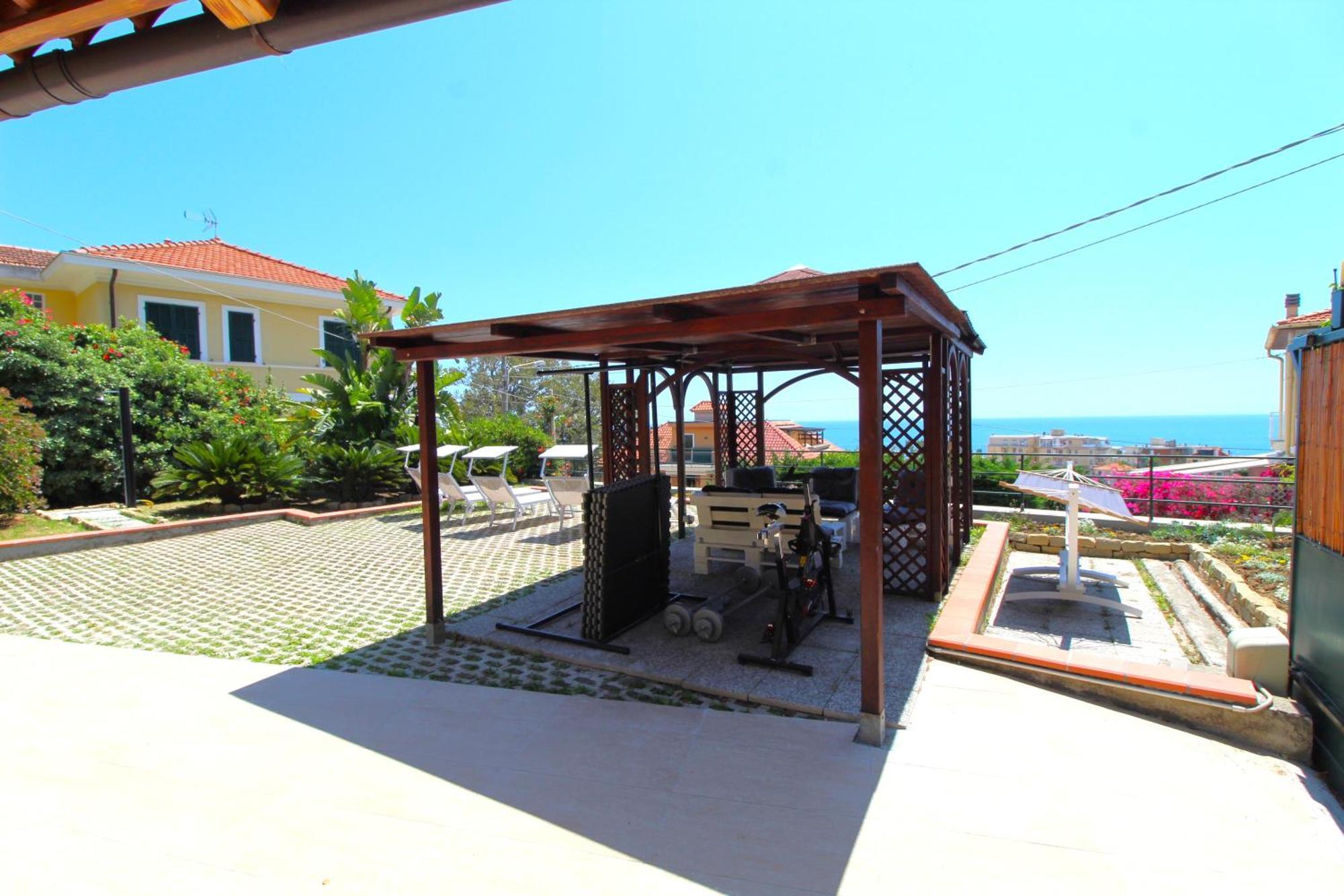 La Pace, Il Sole, Il Mare - Sanremo Casa Indipendente Vista Mare, Posto Auto Privato, Ampio Spazio Esterno Attrezzato, A Pochi Minuti Dalle Spiagge Luaran gambar
